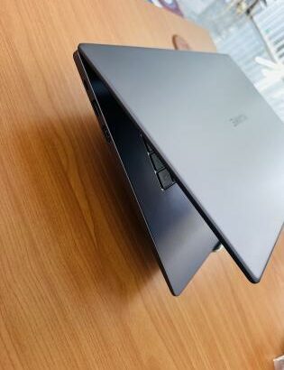 Lap Top Semi Novo com 06 Meses de Garantia Huawei MateBook D15  | Core I5-1135G7 2.40 GHZ | 8GB DDR4 SDRAM |512 GB SSD  | 15.6”Display |Intel Irex Xe