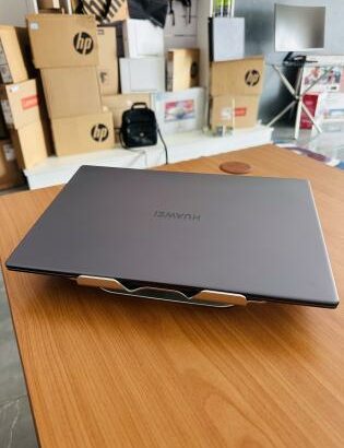 Lap Top Semi Novo com 06 Meses de Garantia Huawei MateBook D15  | Core I5-1135G7 2.40 GHZ | 8GB DDR4 SDRAM |512 GB SSD  | 15.6”Display |Intel Irex Xe