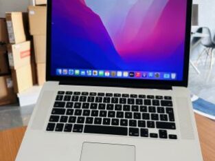 MacBook Pro 2015 / 16 Retina Display  Intel Core I7 2.20 GHZ  16 GB Memória RAM  512 GB SSD  15.4 polegadas (2880×1800) Intel Íris pro Graphics 2GB  P