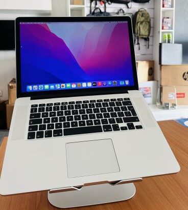 MacBook Pro 2015 / 16 Retina Display  Intel Core I7 2.20 GHZ  16 GB Memória RAM  512 GB SSD  15.4 polegadas (2880×1800) Intel Íris pro Graphics 2GB  P