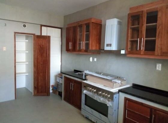 Vende-se excelente apartamento T4 na Julius Nyerere