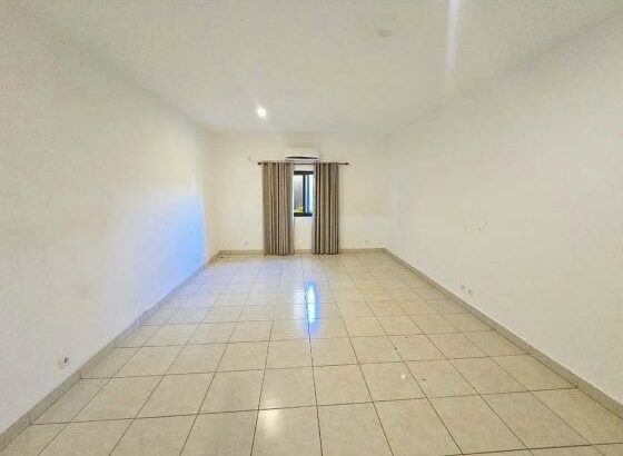 Vende-se Moradia Tipo 3 no Condomínio Liberdade