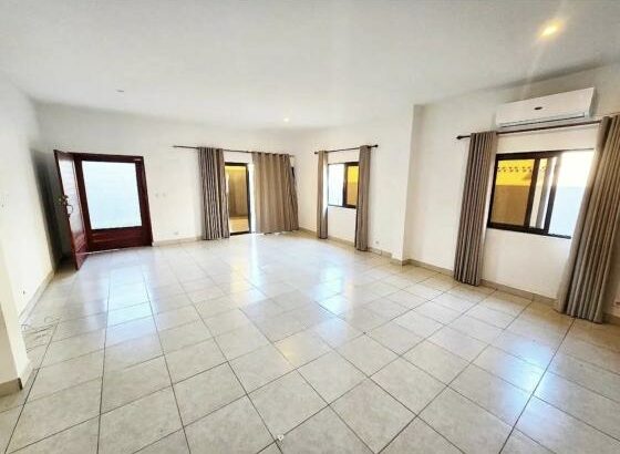 Vende-se Moradia Tipo 3 no Condomínio Liberdade