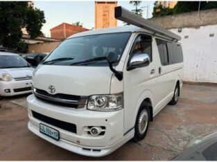 Vende-se Toyota Quantum 2010 recém chegado