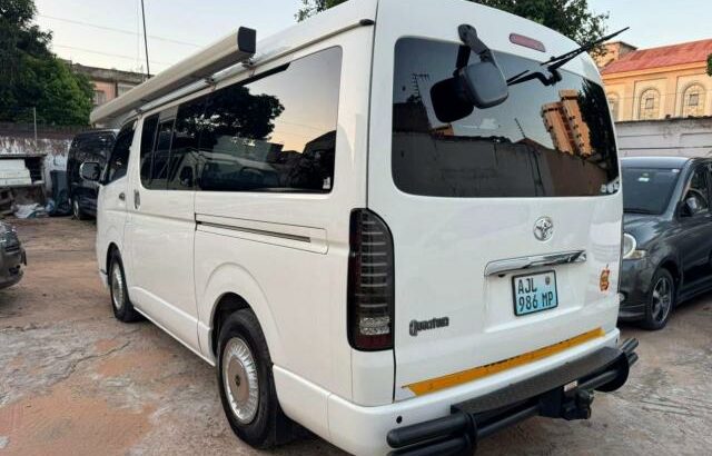 Vende-se Toyota Quantum 2010 recém chegado