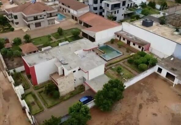 Moradia T4 À VENDA na Matola Tchumene 1 – Tchumizade