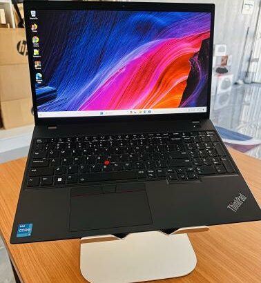 Atenção Atenção Chegou o seu Lap Top Semi Novo Ideal para Clientes que não andam de Chapa : LENOVO Thinkpad L15 Gen 4 Intel CORE I5-1335U 13 th Gen ,