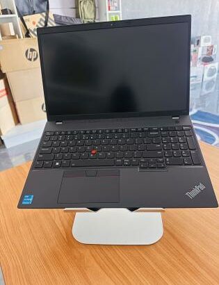 Atenção Atenção Chegou o seu Lap Top Semi Novo Ideal para Clientes que não andam de Chapa : LENOVO Thinkpad L15 Gen 4 Intel CORE I5-1335U 13 th Gen ,
