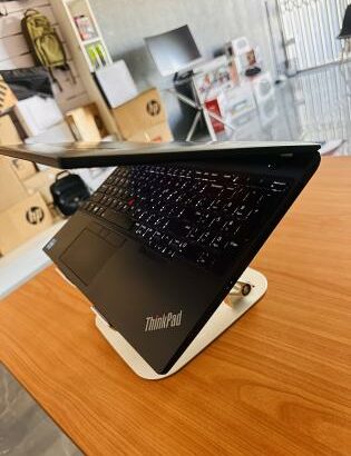 Atenção Atenção Chegou o seu Lap Top Semi Novo Ideal para Clientes que não andam de Chapa : LENOVO Thinkpad L15 Gen 4 Intel CORE I5-1335U 13 th Gen ,