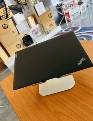 Atenção Atenção Chegou o seu Lap Top Semi Novo Ideal para Clientes que não andam de Chapa : LENOVO Thinkpad L15 Gen 4 Intel CORE I5-1335U 13 th Gen ,