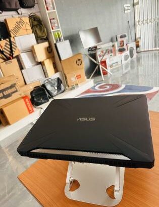 Atenção Gamers ,Programadores, Arquitetos e Designs a vossa hora de Brilhar e Trabalhar Com estilo + boa performance chegou Temos O Monstruoso: Asus T