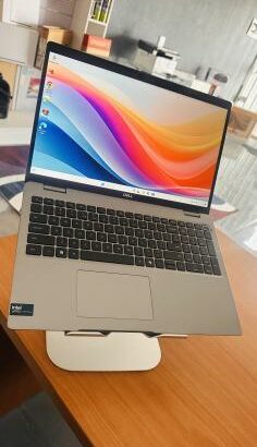 Dell Latitude 5550 Ultrabook Machine ,Intel Core Ultra 5-135U  14TH Generation (14CPUS) 16 GB DDR5 SDRAM , 512 GB SSD NVMe , Intel R Graphics Display