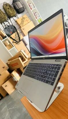 Dell Latitude 5550 Ultrabook Machine ,Intel Core Ultra 5-135U  14TH Generation (14CPUS) 16 GB DDR5 SDRAM , 512 GB SSD NVMe , Intel R Graphics Display