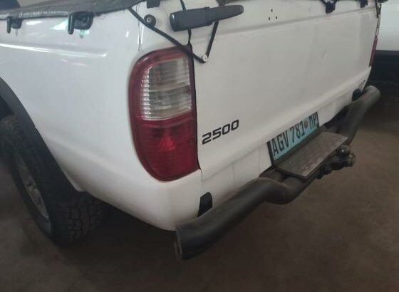 Ford ranger 2.5 Diesel Manual 4X4 Cabine meia