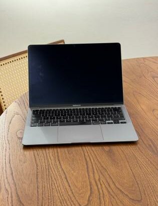 MacBook Air 13” M1 – Excelente estado, completo na caixa
