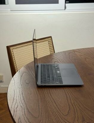MacBook Air 13” M1 – Excelente estado, completo na caixa