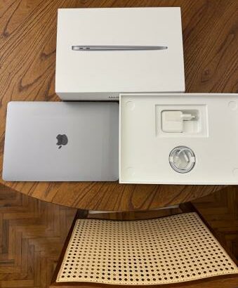 MacBook Air 13” M1 – Excelente estado, completo na caixa