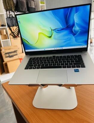 Lap Top Clássico e Exclusivo em promoção  Huawei MateBook D15 Metalizado,Intel Core I3-1115G4 ,(4 CPUs) 3.00GHZ  , 8GB DDR4 SDRAM,256 GB SSD NVMe, 15.