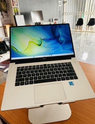 Lap Top Clássico e Exclusivo em promoção  Huawei MateBook D15 Metalizado,Intel Core I3-1115G4 ,(4 CPUs) 3.00GHZ  , 8GB DDR4 SDRAM,256 GB SSD NVMe, 15.