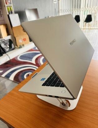 Lap Top Clássico e Exclusivo em promoção  Huawei MateBook D15 Metalizado,Intel Core I3-1115G4 ,(4 CPUs) 3.00GHZ  , 8GB DDR4 SDRAM,256 GB SSD NVMe, 15.