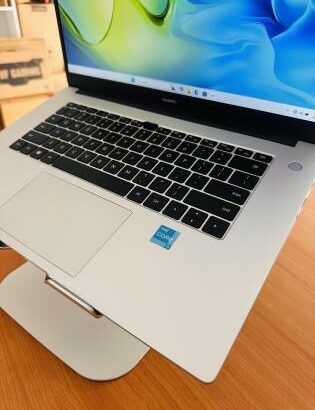 Lap Top Clássico e Exclusivo em promoção  Huawei MateBook D15 Metalizado,Intel Core I3-1115G4 ,(4 CPUs) 3.00GHZ  , 8GB DDR4 SDRAM,256 GB SSD NVMe, 15.