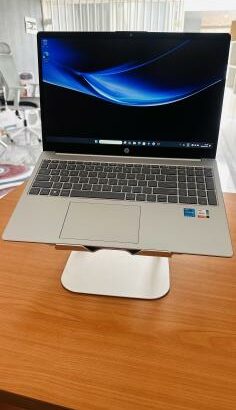 Lap Top Semi Novo HP Lap Top 15-fd0xxx 15.6 inch G9 Intel Core I5-1334U 13 th Gen  (12 CPUs)1.30GHZ , 16 GB DDR5” SDRAM , 1TBSSD , Intel UHD Graphics,