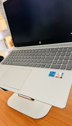 Lap Top Semi Novo HP Lap Top 15-fd0xxx 15.6 inch G9 Intel Core I5-1334U 13 th Gen  (12 CPUs)1.30GHZ , 16 GB DDR5” SDRAM , 1TBSSD , Intel UHD Graphics,