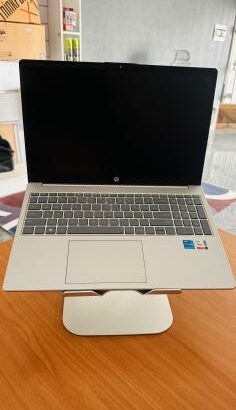Lap Top Semi Novo HP Lap Top 15-fd0xxx 15.6 inch G9 Intel Core I5-1334U 13 th Gen  (12 CPUs)1.30GHZ , 16 GB DDR5” SDRAM , 1TBSSD , Intel UHD Graphics,