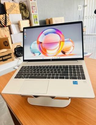 Lap Top Semi Novo HP Probook 450 15.6 inch G9 Intel Core I5-1335U 13 th Gen  (12 CPUs)1.30GHZ , 8 GB DDR5 SDRAM , 512 GB SSD , Intel UHD Graphics, Tec