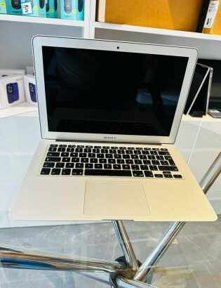 MacBook Air 2015 i5 8GB RAM 256GB SSD 13.3”