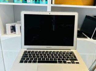 MacBook Air 2015 i5 8GB RAM 256GB SSD 13.3”