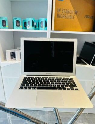 MacBook Air 2015 i5 8GB RAM 256GB SSD 13.3”