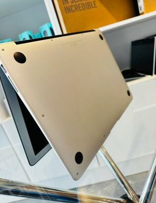 MacBook Air 2015 i5 8GB RAM 256GB SSD 13.3”