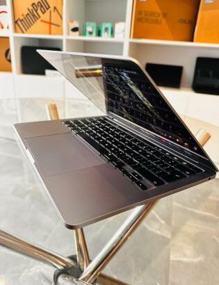 MacBook Pro 2018 Retina Touchbar i5 8GB RAM 256GB SSD 13.3”