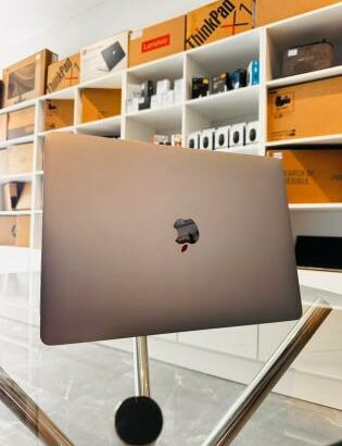 MacBook Pro 2018 Retina Touchbar i5 8GB RAM 256GB SSD 13.3”