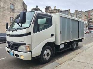 Toyota Dyna Contetorizada