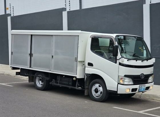 Toyota Dyna Contetorizada
