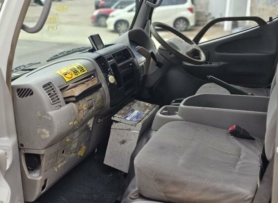 Toyota Dyna Contetorizada